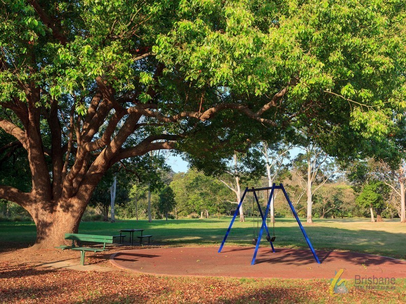 13 Oakington Street, Fig Tree Pocket QLD 4069