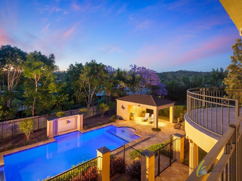 60 Kintyre St, Brookfield QLD 4069