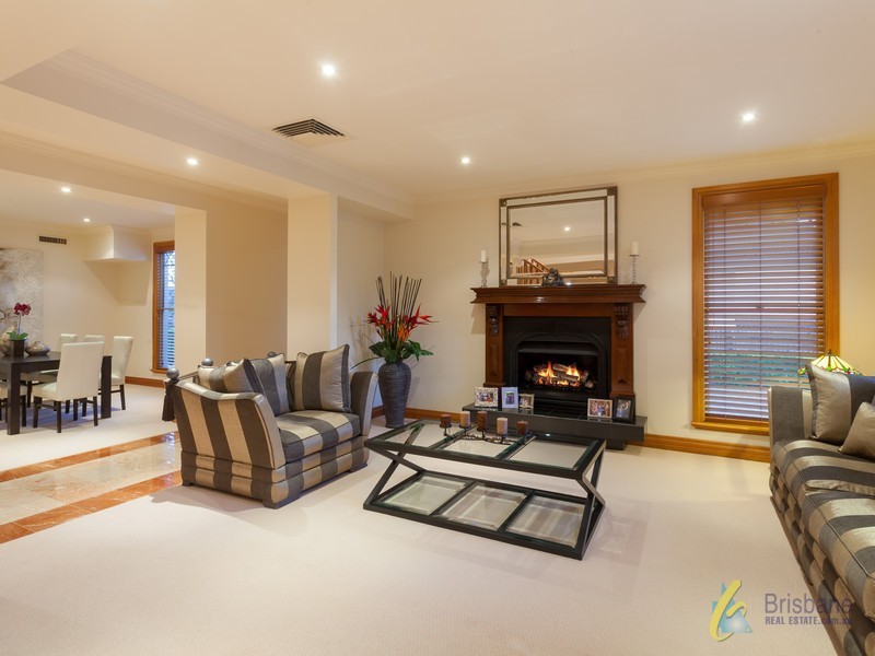 60 Kintyre St, Brookfield QLD 4069