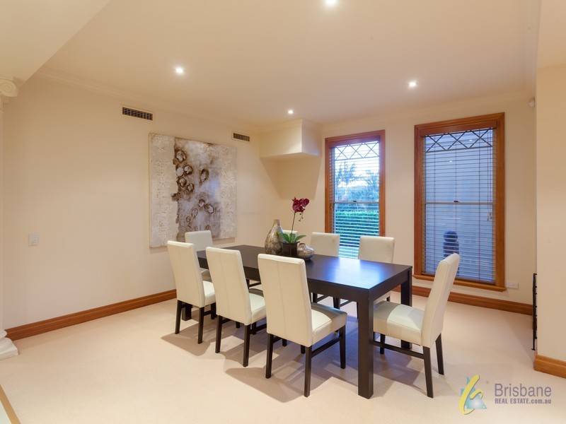 60 Kintyre St, Brookfield QLD 4069