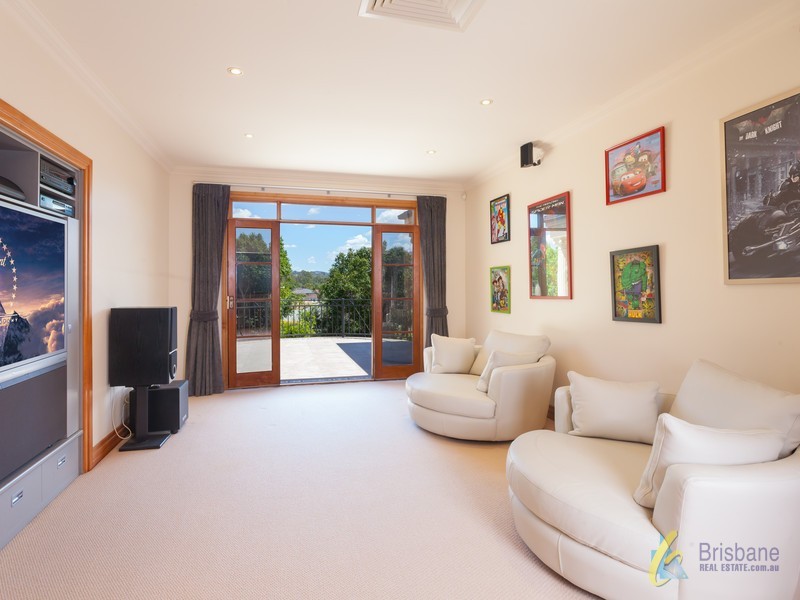 60 Kintyre St, Brookfield QLD 4069