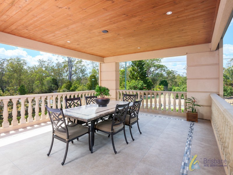 60 Kintyre St, Brookfield QLD 4069