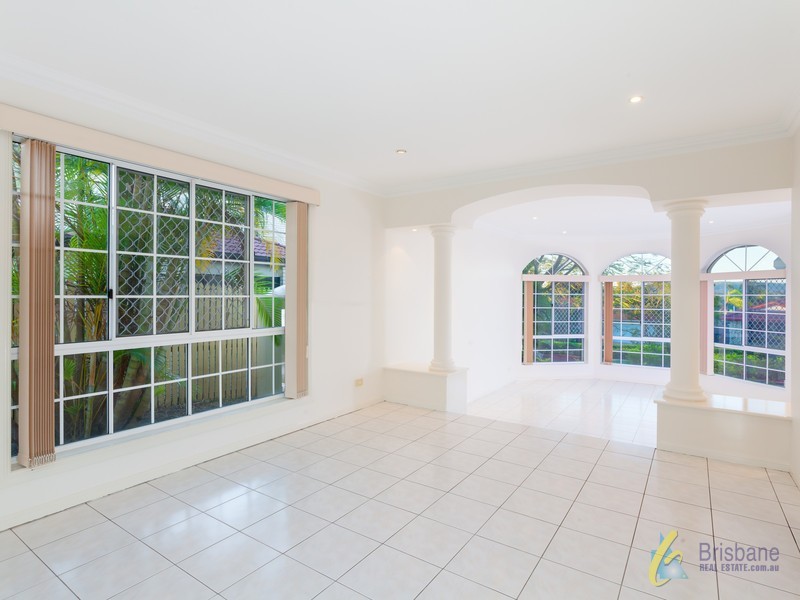 84 McPherson Rd, Sinnamon Park QLD 4073