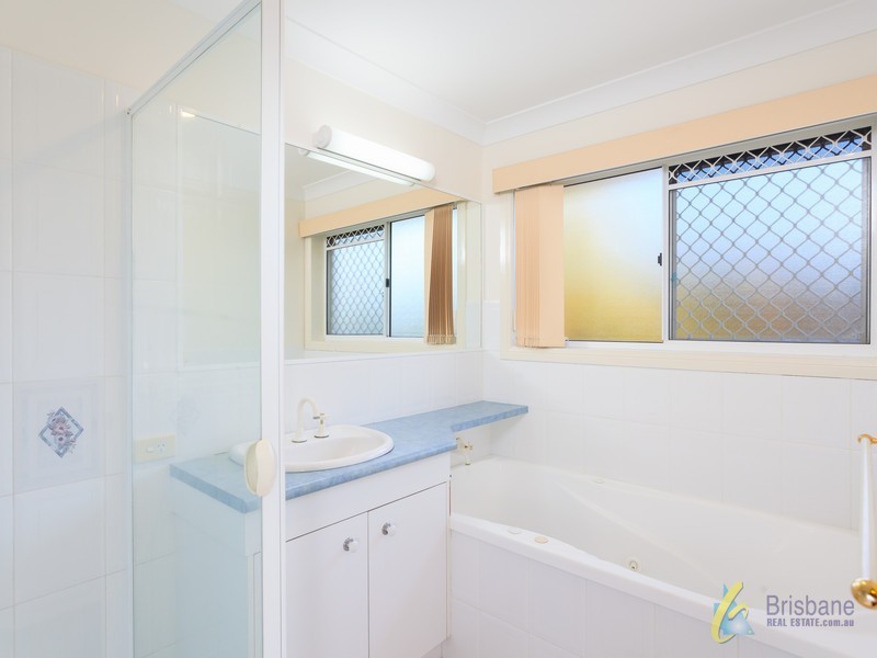 84 McPherson Rd, Sinnamon Park QLD 4073