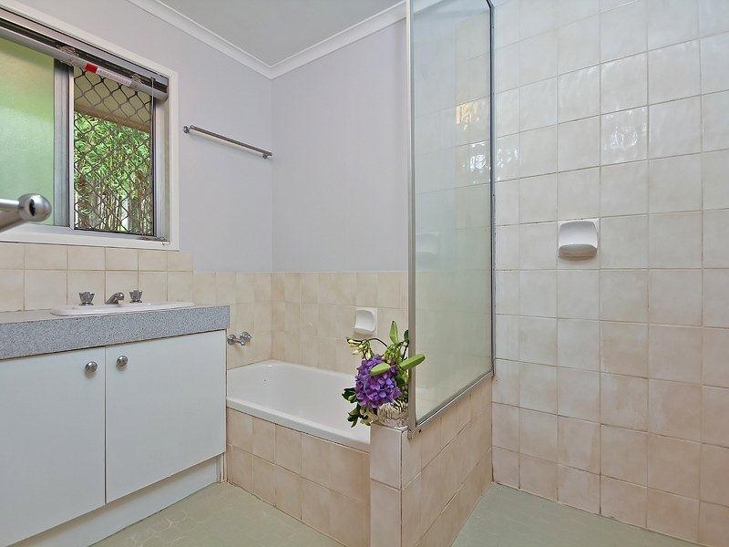 8 Lant Street, Chapel Hill QLD 4069