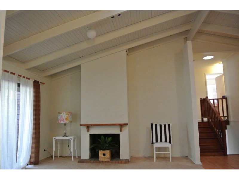 10 Narnoo Street, Chapel Hill QLD 4069