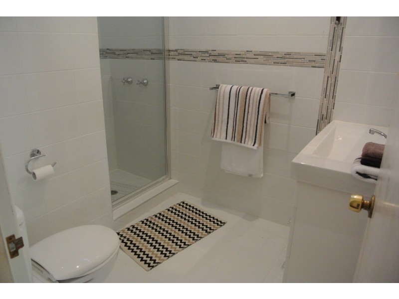 10 Narnoo Street, Chapel Hill QLD 4069