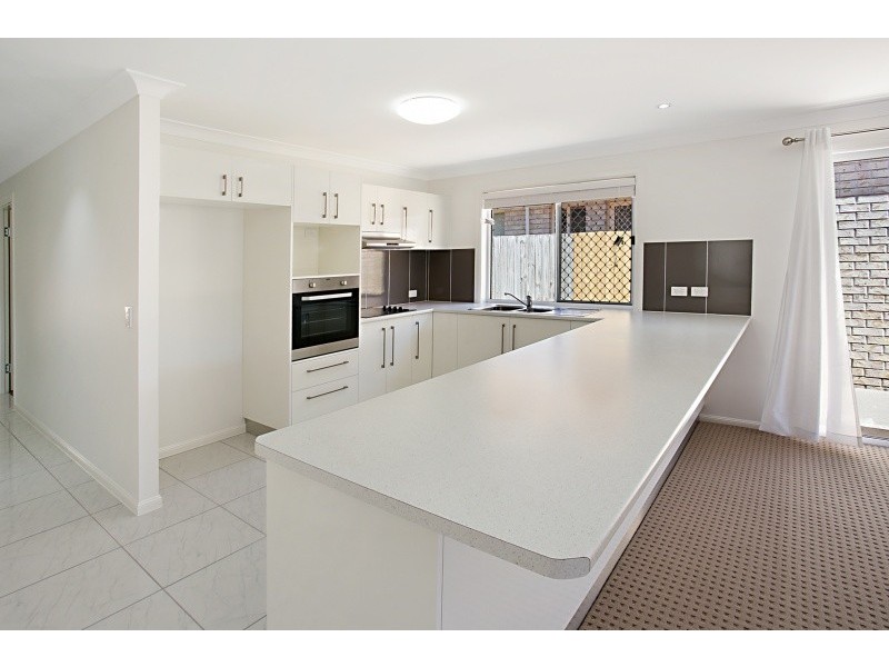 39 Lakeside Crescent, Forest Lake QLD 4078