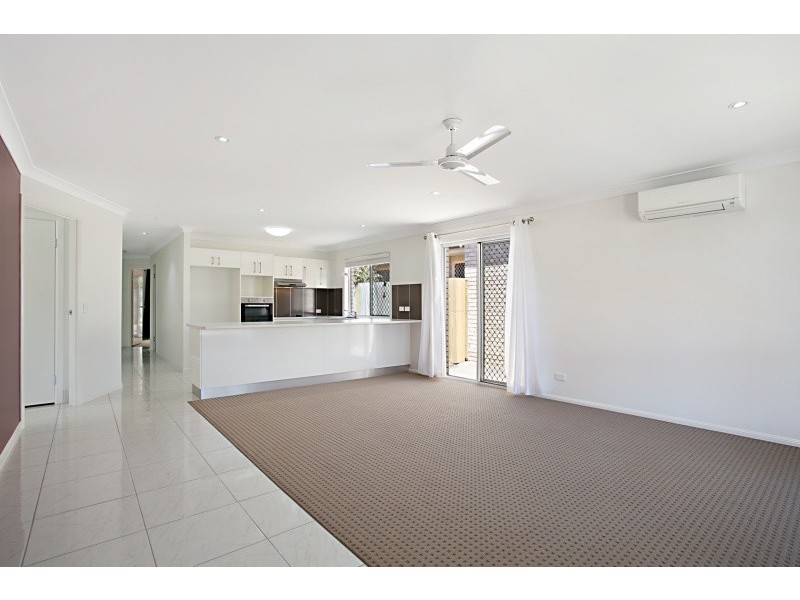 39 Lakeside Crescent, Forest Lake QLD 4078