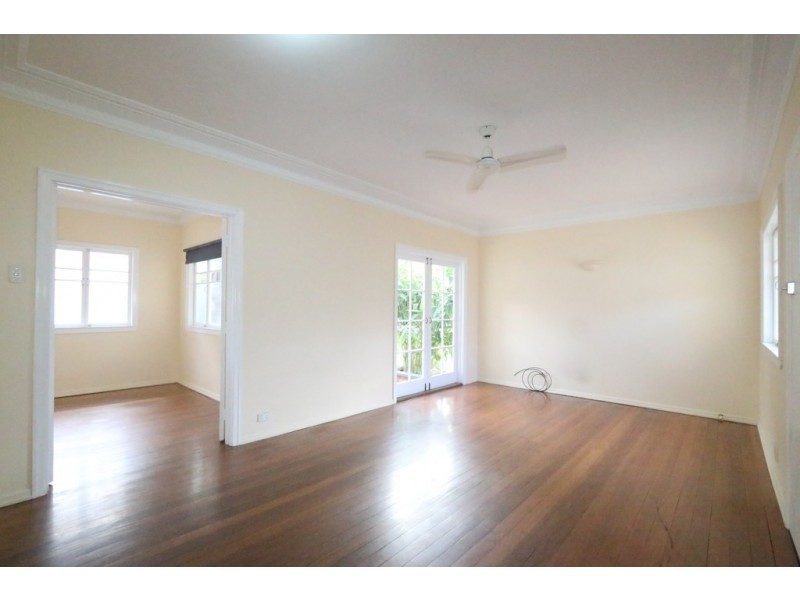 35 Moordale Street, Chapel Hill QLD 4069