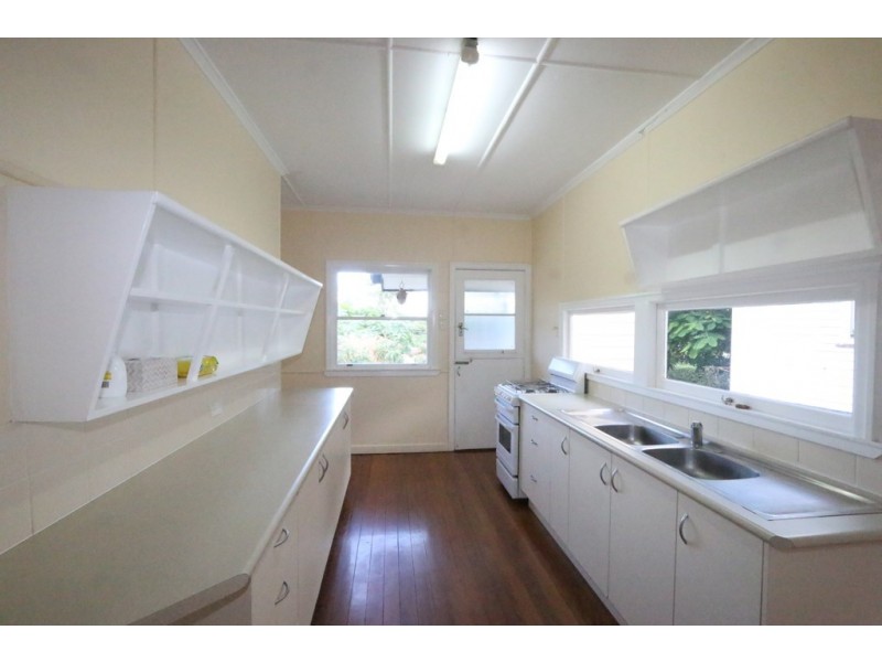 35 Moordale Street, Chapel Hill QLD 4069