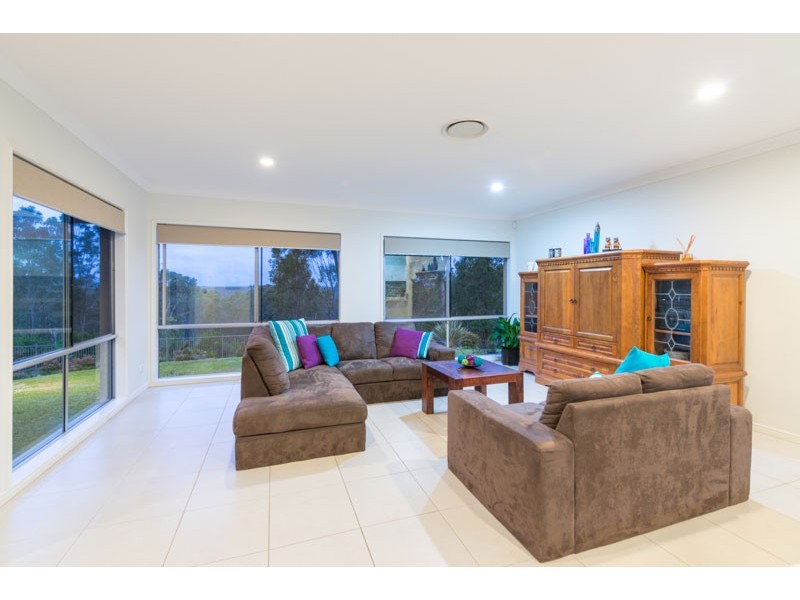 20 Parkwood Place, Anstead QLD 4070