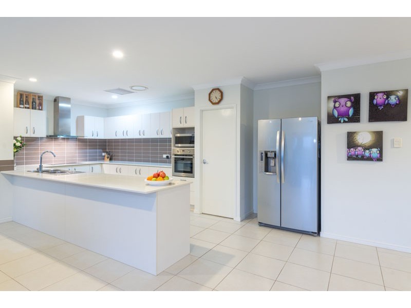 20 Parkwood Place, Anstead QLD 4070