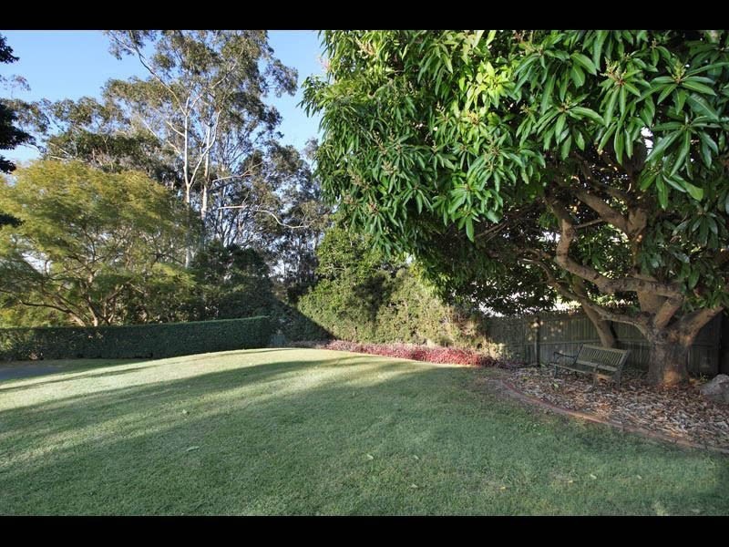 5 Bielby Road, Kenmore Hills QLD 4069