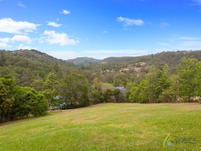 64 Kittani Street, Upper Brookfield QLD 4069