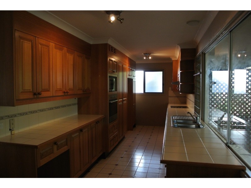 8 Balmore Street, Indooroopilly QLD 4068