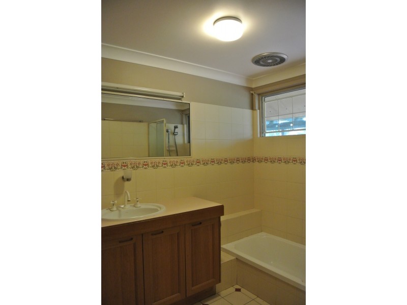 8 Balmore Street, Indooroopilly QLD 4068