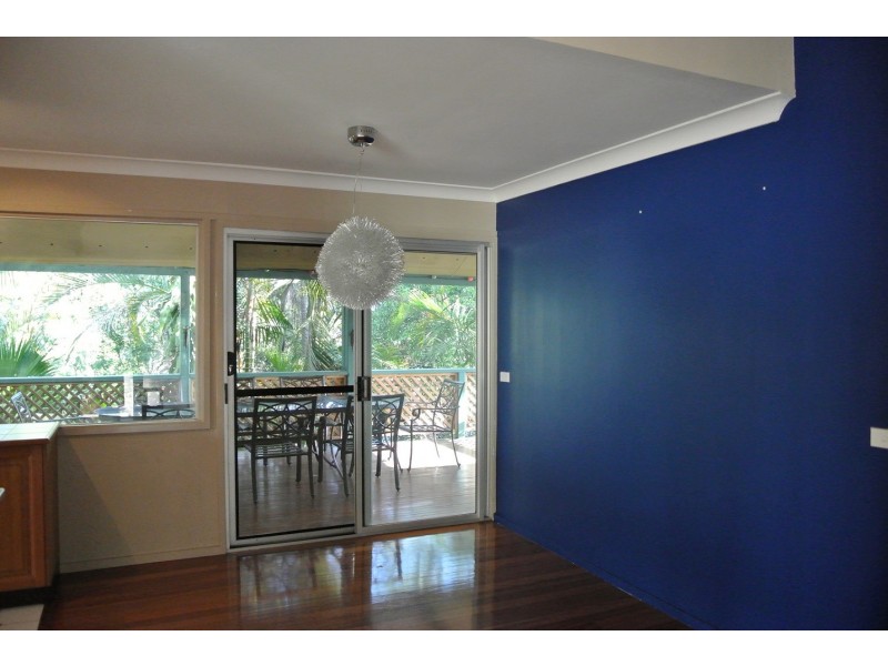 8 Balmore Street, Indooroopilly QLD 4068