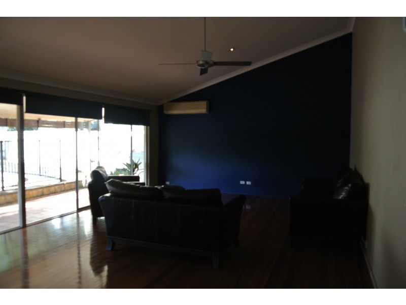 8 Balmore Street, Indooroopilly QLD 4068