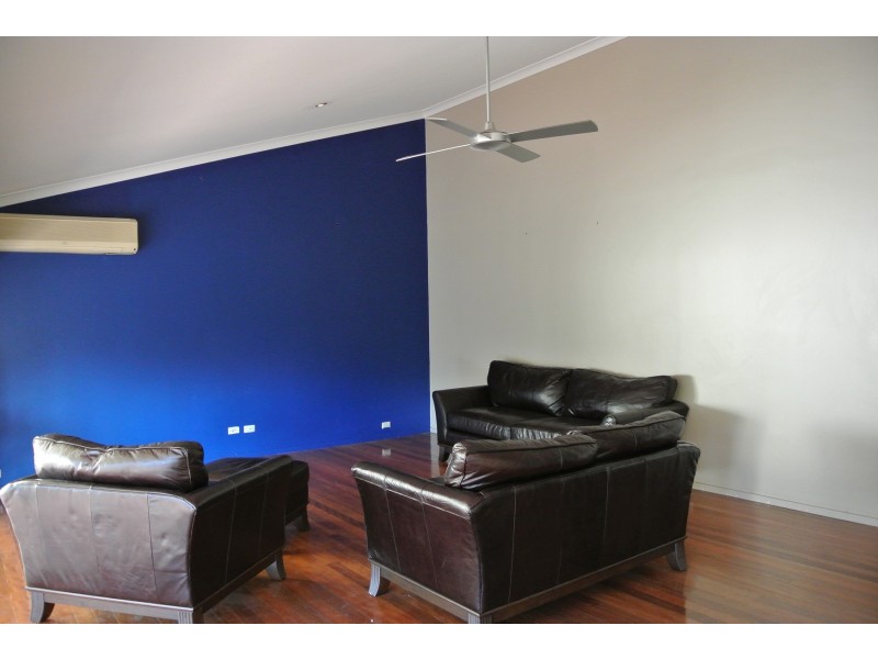 8 Balmore Street, Indooroopilly QLD 4068