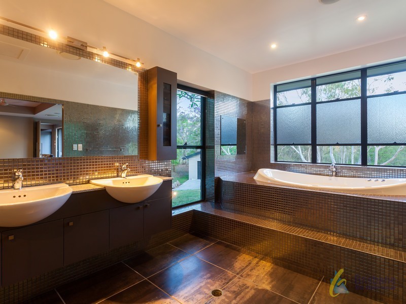 74 Huntingdale Street, Pullenvale QLD 4069