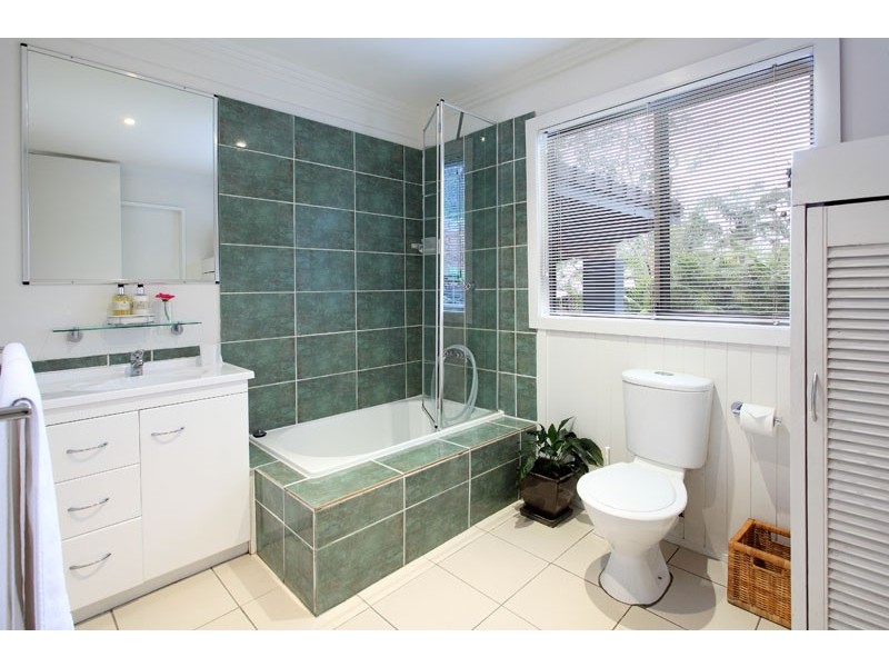 36 Tucker Street,, Chapel Hill QLD 4069