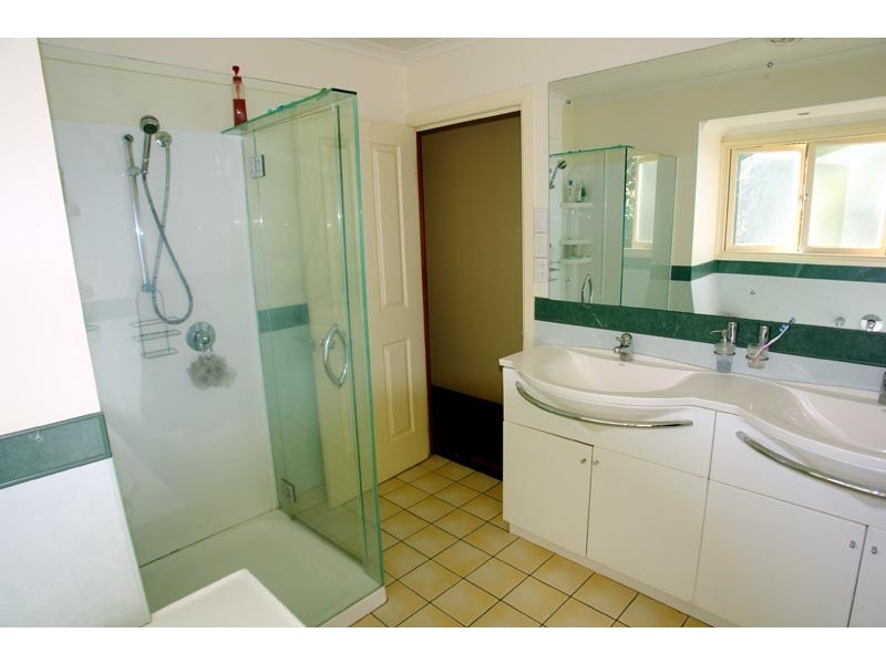 22 Aberfoyle Street, Kenmore QLD 4069