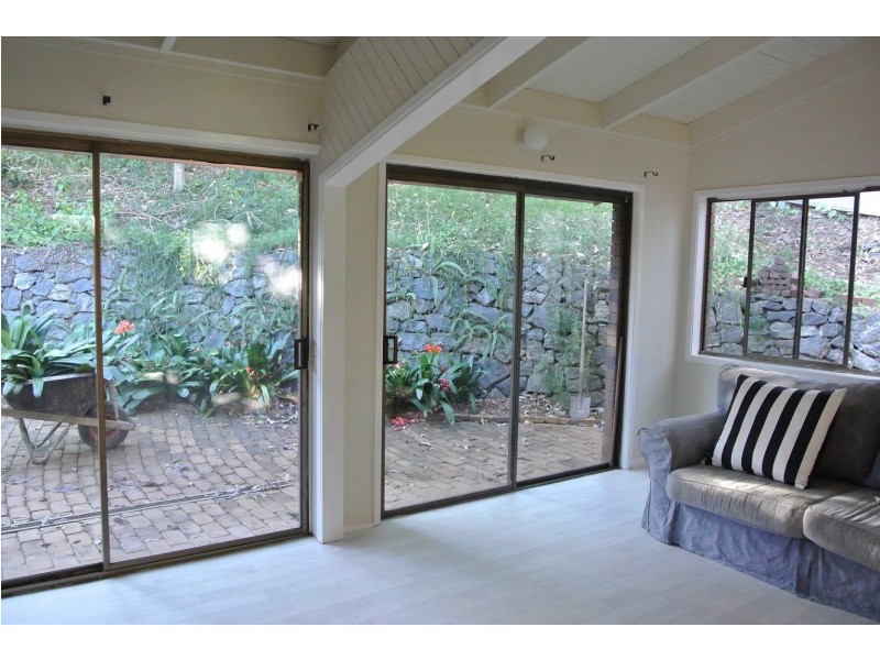 10 Narnoo Street, Chapel Hill QLD 4069