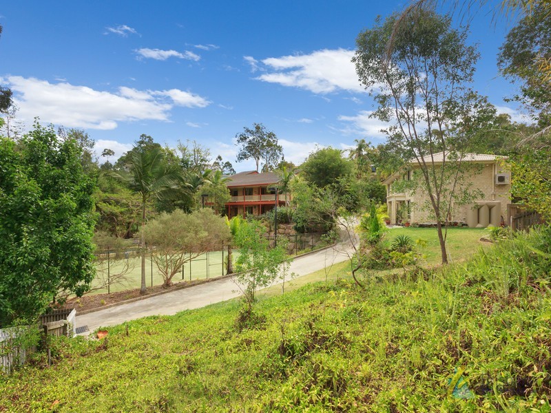 16 Torridon Close, Chapel Hill QLD 4069