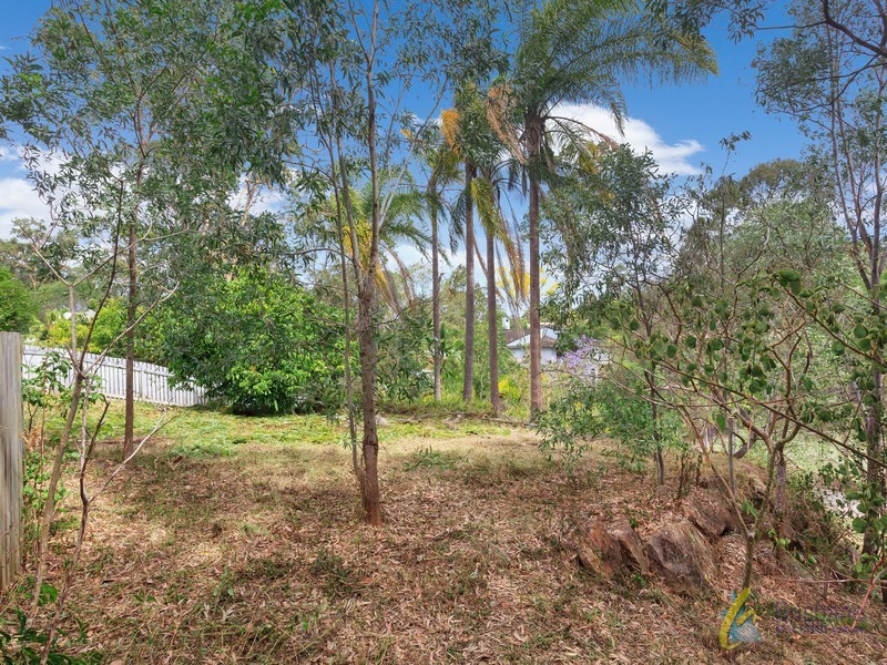 16 Torridon Close, Chapel Hill QLD 4069