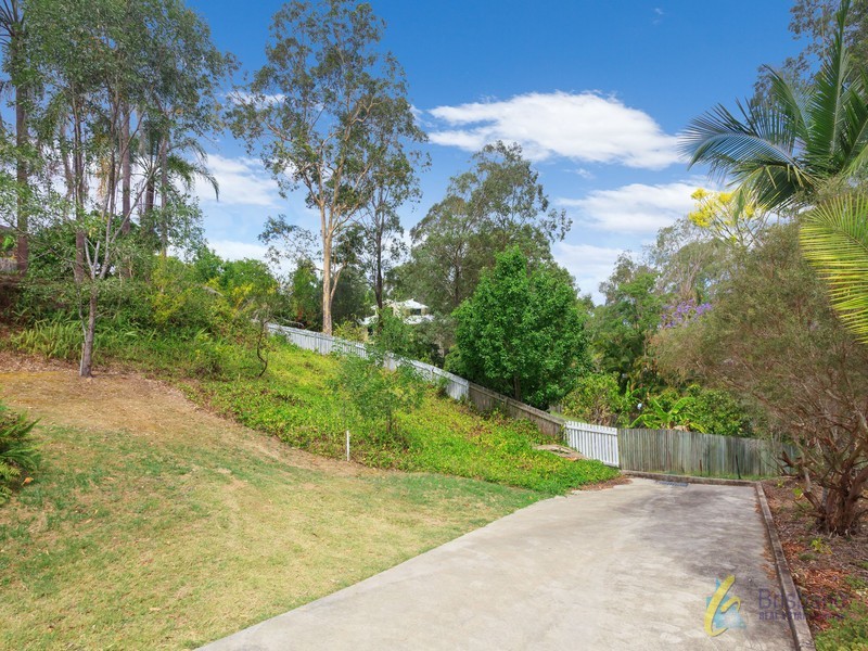 16 Torridon Close, Chapel Hill QLD 4069