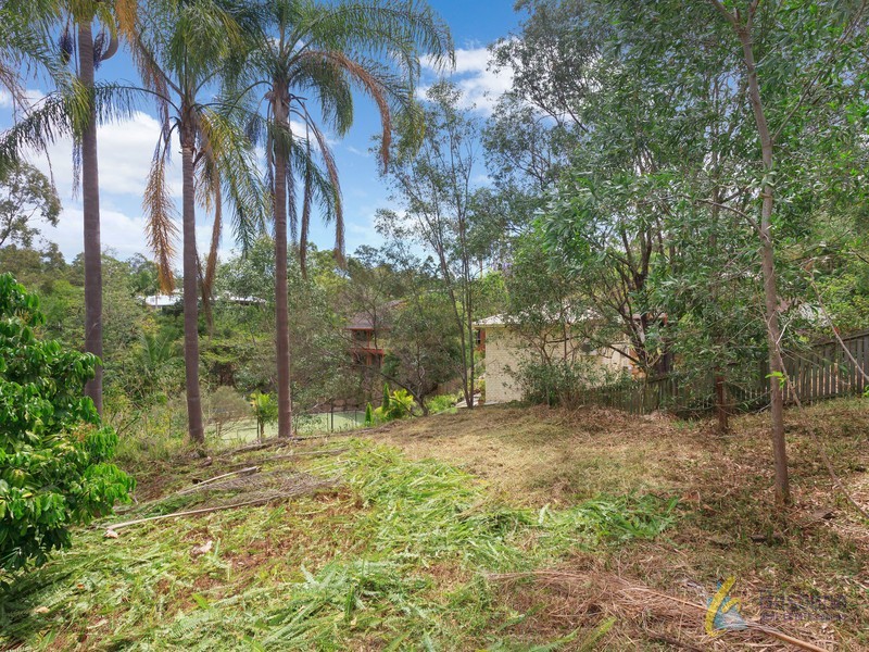 16 Torridon Close, Chapel Hill QLD 4069