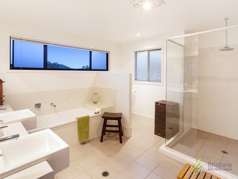 31 Emma Holt Court, Mount Crosby QLD 4306