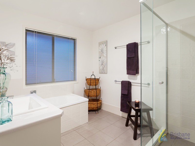 31 Emma Holt Court, Mount Crosby QLD 4306