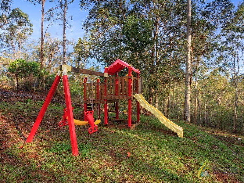 404 George Holt Drive, Mount Crosby QLD 4306