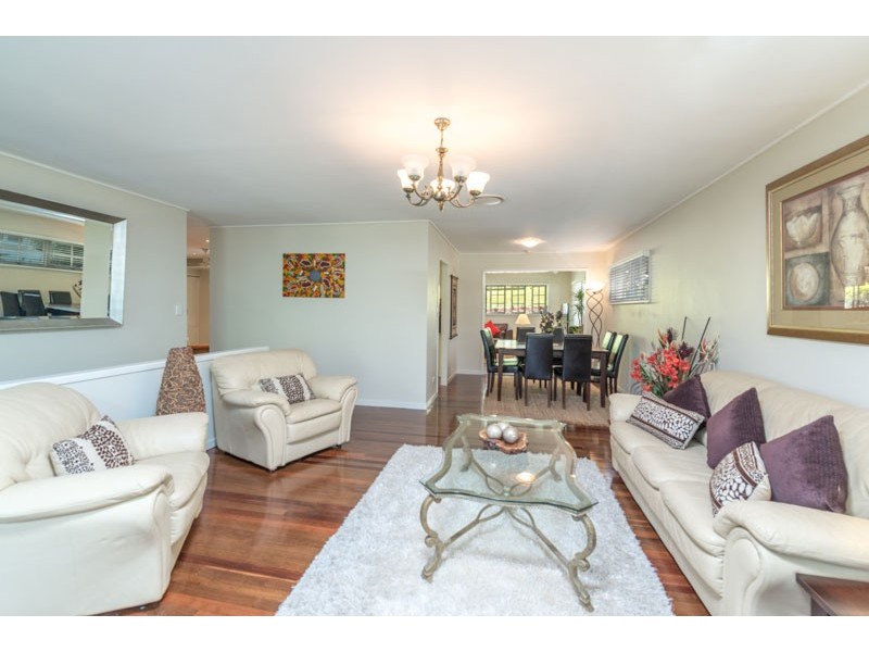 14 Kewarra Street, Kenmore QLD 4069