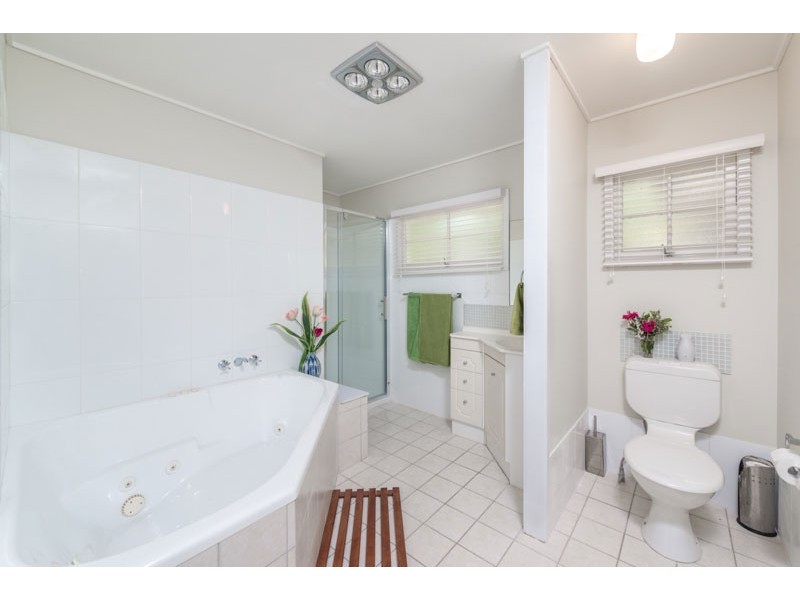 14 Kewarra Street, Kenmore QLD 4069