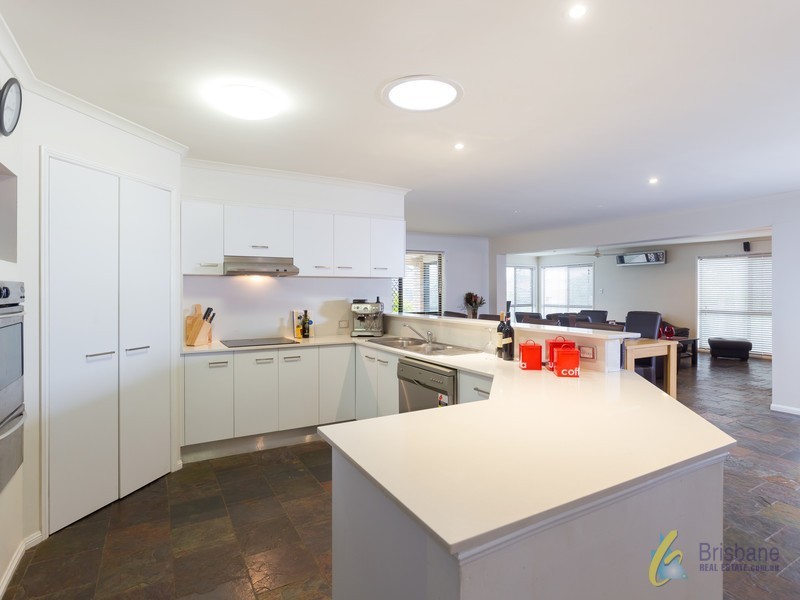 8 Crestwood Place, Moggill QLD 4070