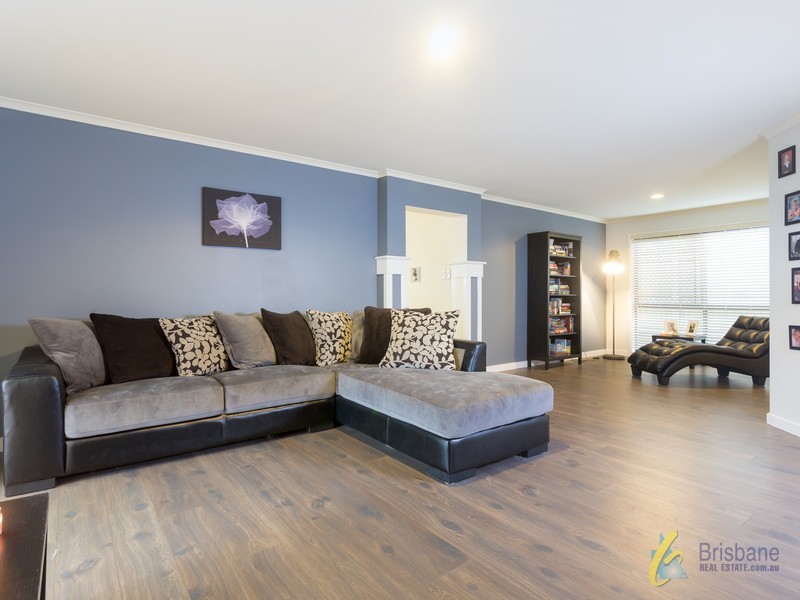 8 Crestwood Place, Moggill QLD 4070