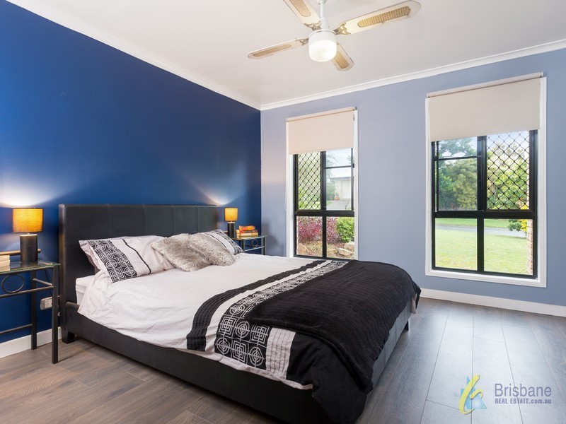 8 Crestwood Place, Moggill QLD 4070