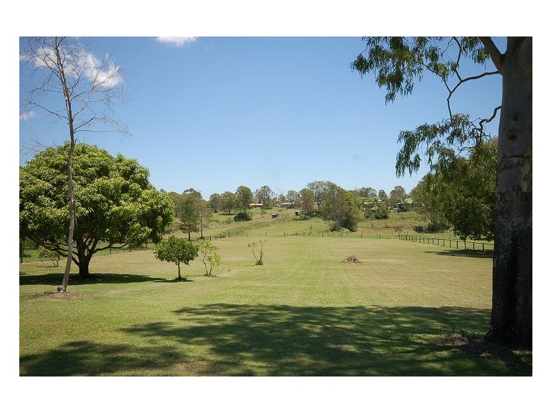 33 Islandview Street, Barellan Point QLD 4306