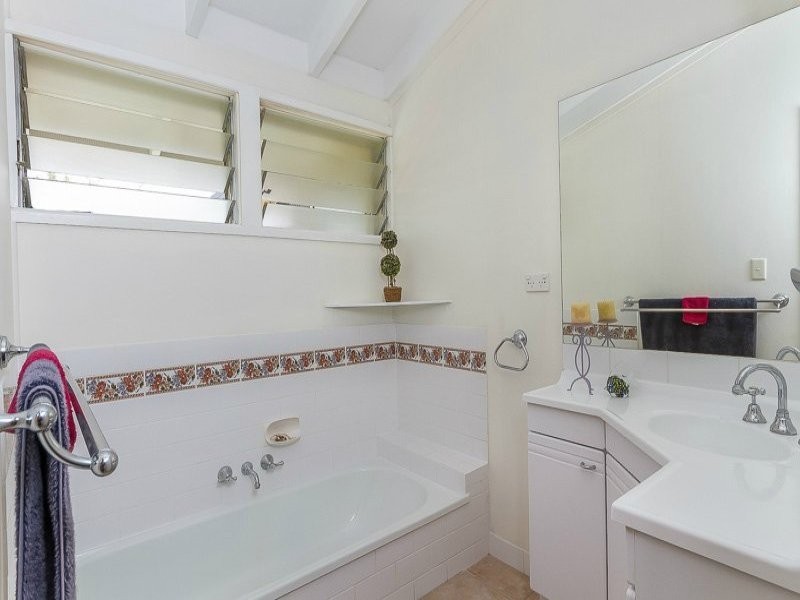 3 Fiona Street, Chapel Hill QLD 4069