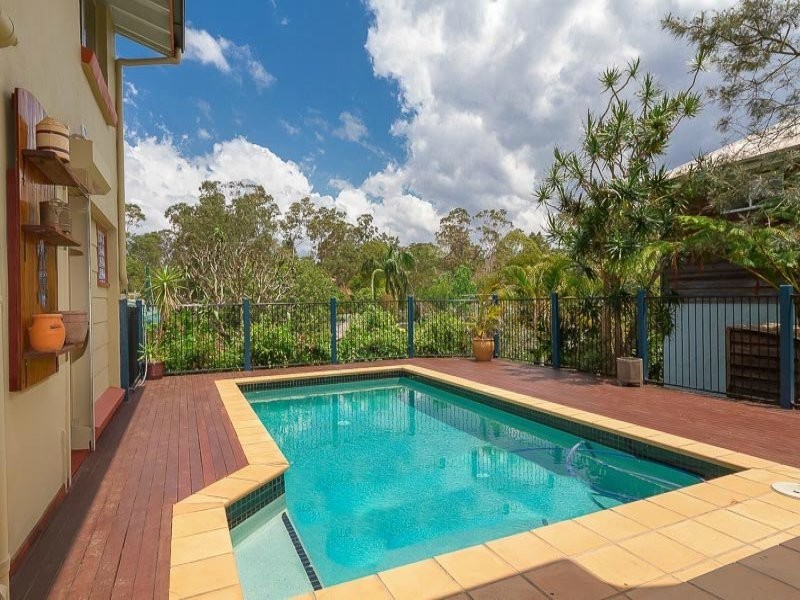 3 Fiona Street, Chapel Hill QLD 4069