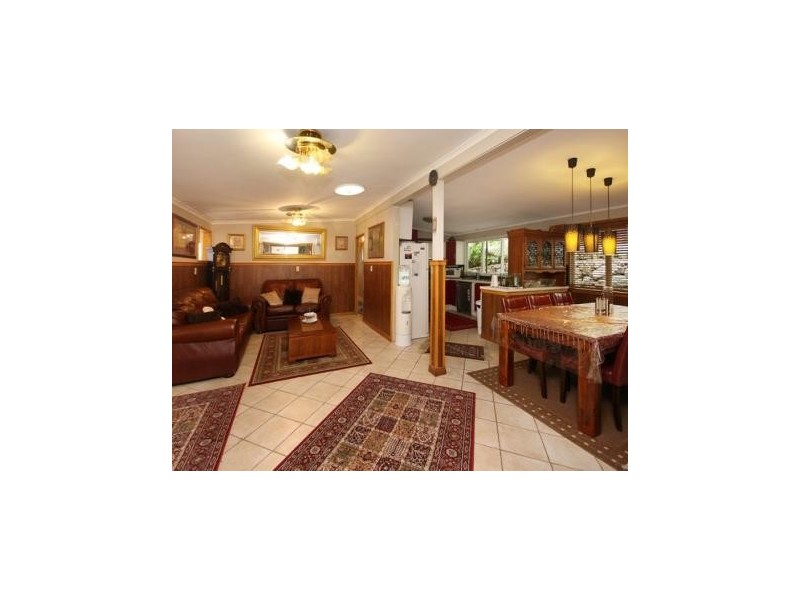 36 Cedarleigh Road, Kenmore QLD 4069