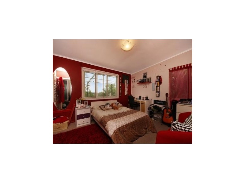 36 Cedarleigh Road, Kenmore QLD 4069