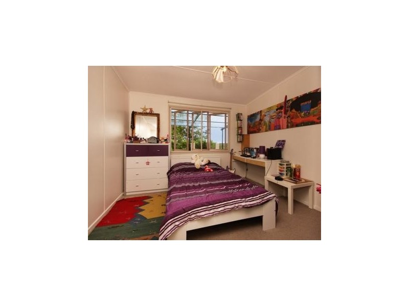 36 Cedarleigh Road, Kenmore QLD 4069