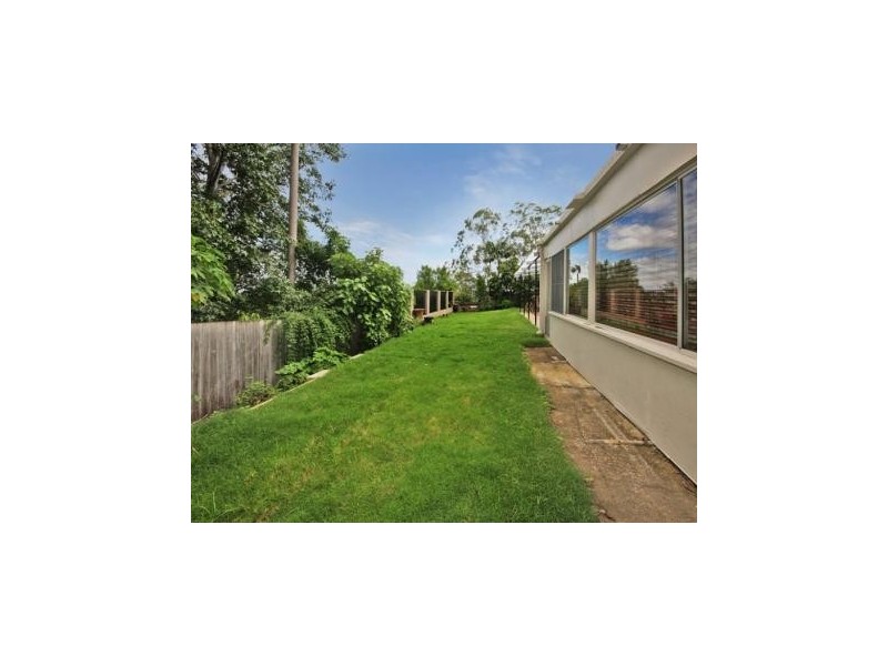 36 Cedarleigh Road, Kenmore QLD 4069