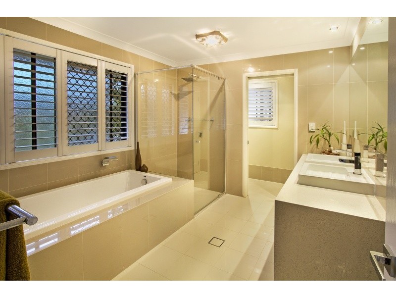 30 NEWELL PLACE, Westlake QLD 4074