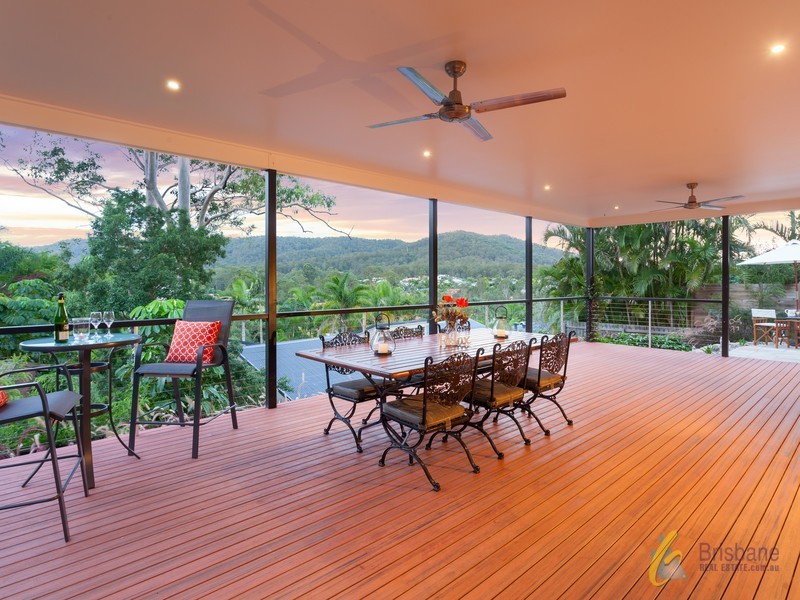 17 Stralock Street, Chapel Hill QLD 4069