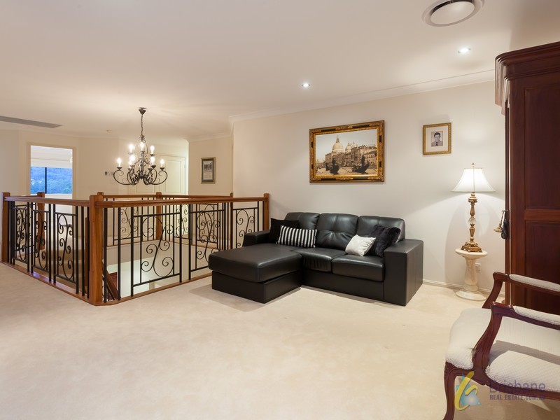 17 Stralock Street, Chapel Hill QLD 4069